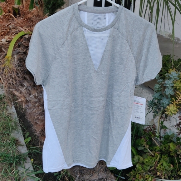 ELLEN TRACY Active women's Tee - Picture 3 of 9